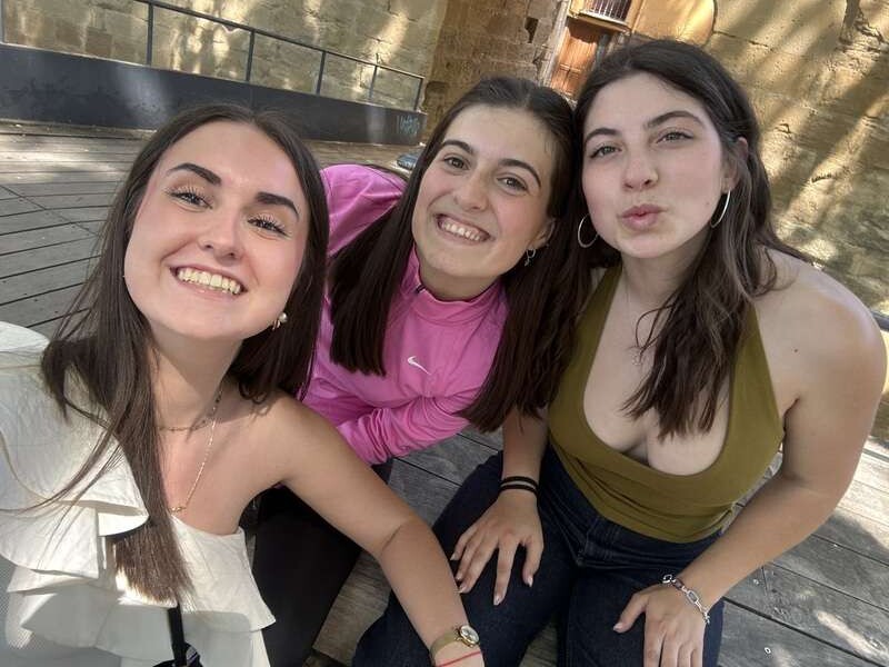 Foto de Silvia, Carla y Ana al acabar el juego