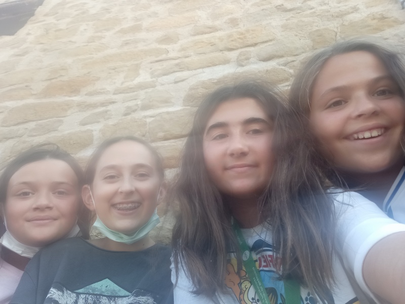 Foto de Irene Irune Leire Andrea al acabar el juego