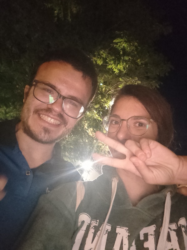Foto de Leyre y Javi al acabar el juego