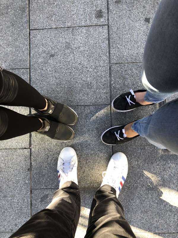 Foto de Ana, Itziar, David al acabar el juego
