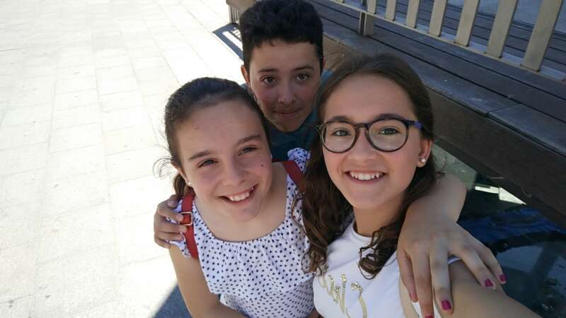 Foto de Arlinde, Leyre y Maite al acabar el juego
