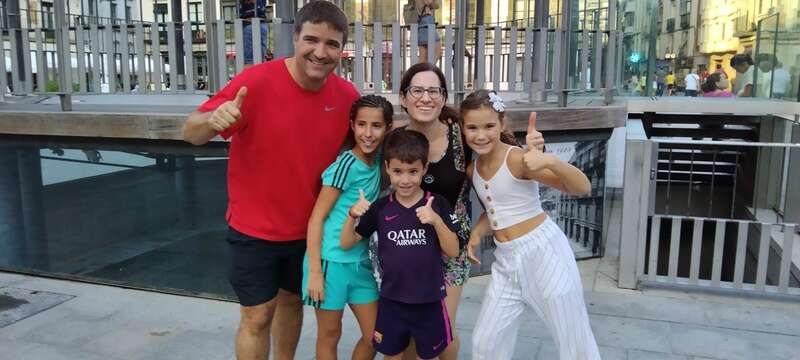 Foto de Laia, Sara, Iker, Javi y Mary al acabar el juego
