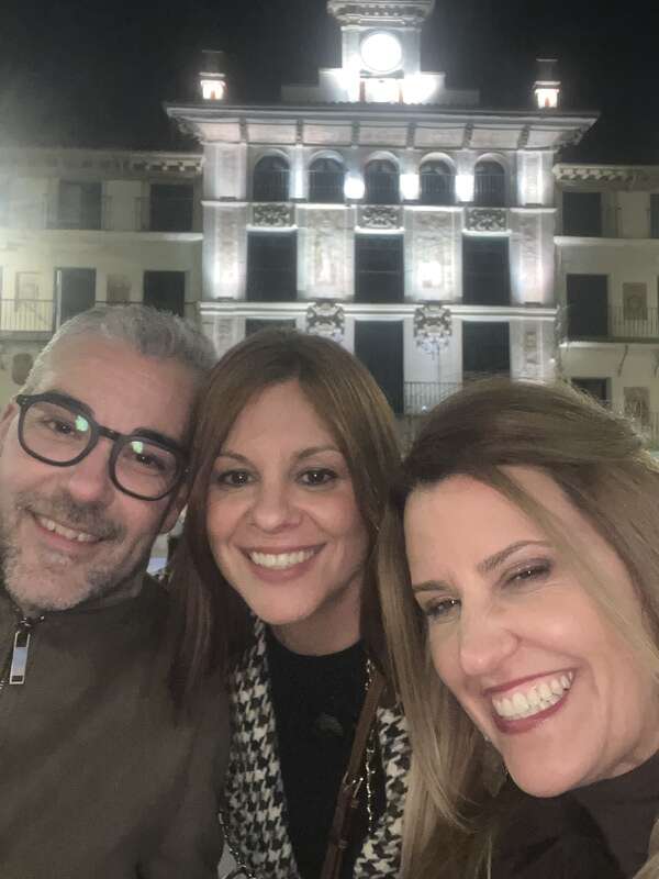 Foto de Aroha, Cris y Toque al acabar el juego